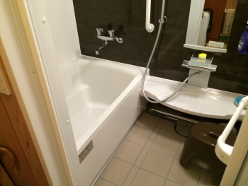 リフォーム後の浴室になります。 タカラスタンダード製の伸びの美浴室になります。